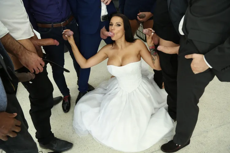 Jolee Love giving hubby the perfect Honeymoon