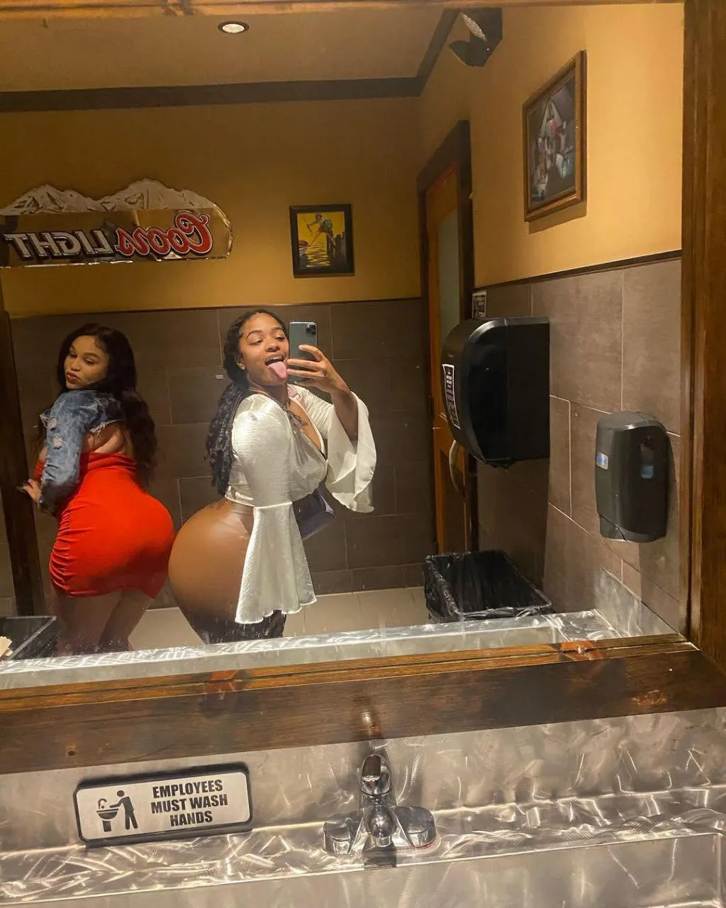 A lot of procrastinating this Friday... Me and my girlfriend's