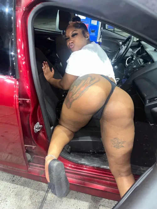 Every person that comments their age will get a pic in their inbox😜