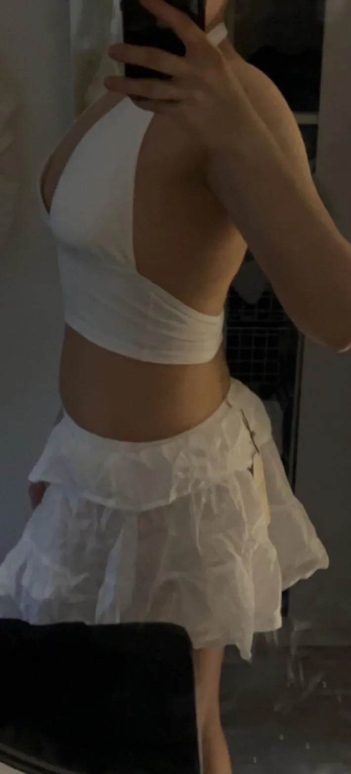 Is this outfit too revealing for lilgirl like me dada