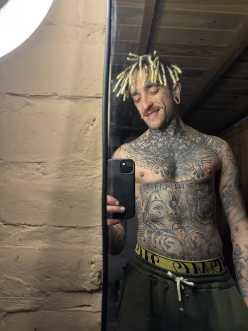 Many here ask me if I would tattoo my belly button!! And not too much pain 😫 and I like pain!