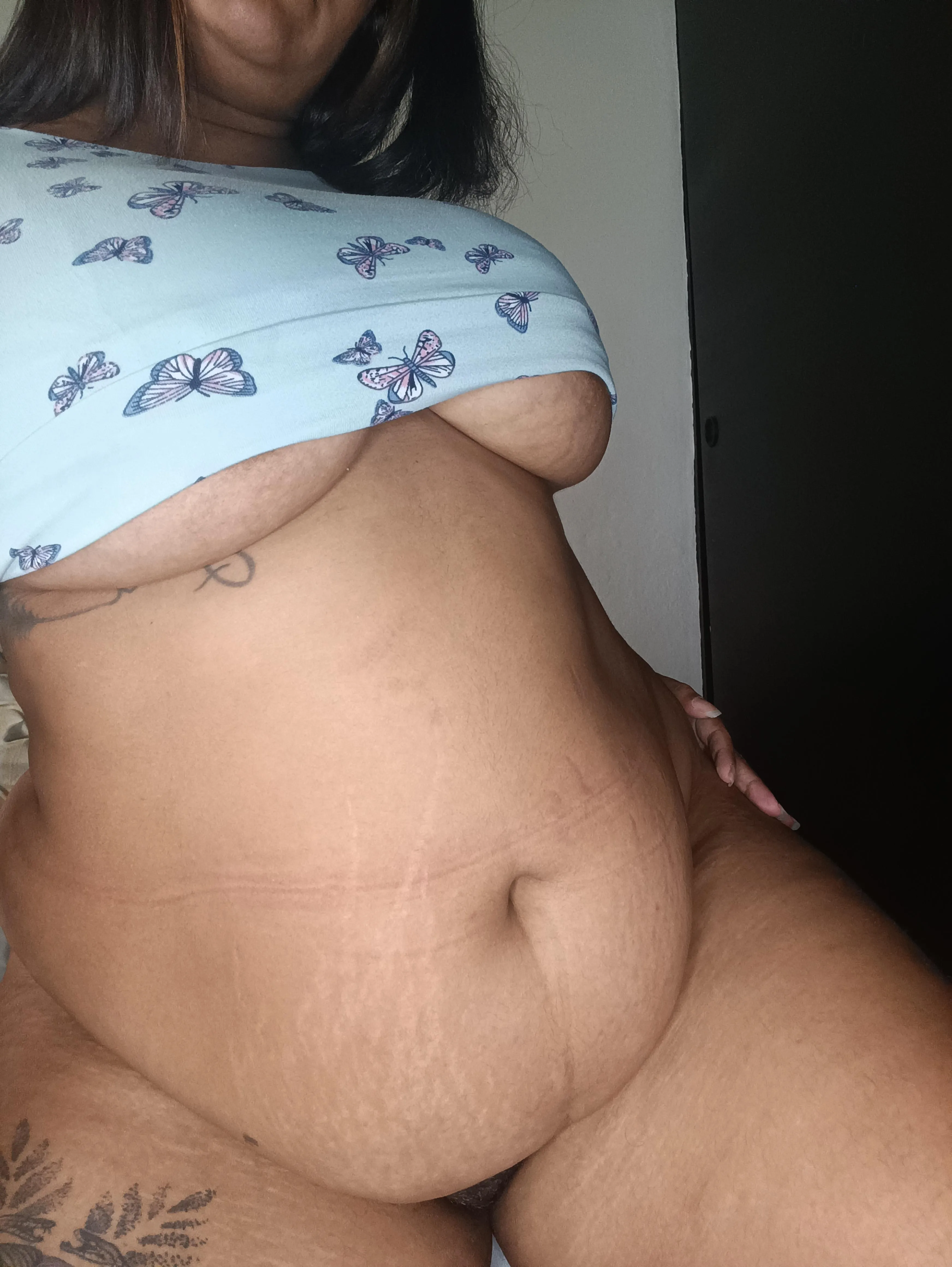 This is what my body looks like now that I'm a mom! I feel a little uncomfortable; I don't know if men like it this way.