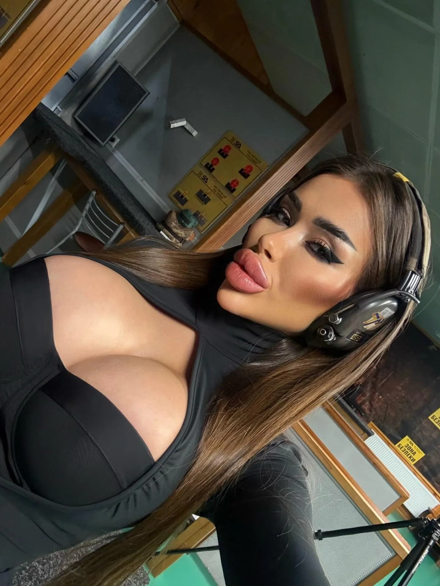 Bimbo big tits, fake big lips