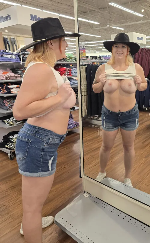 Does this hat make my tits look big?