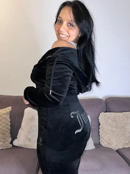 Galadriel, 24 ys old and already married... still too naughty and tight enough