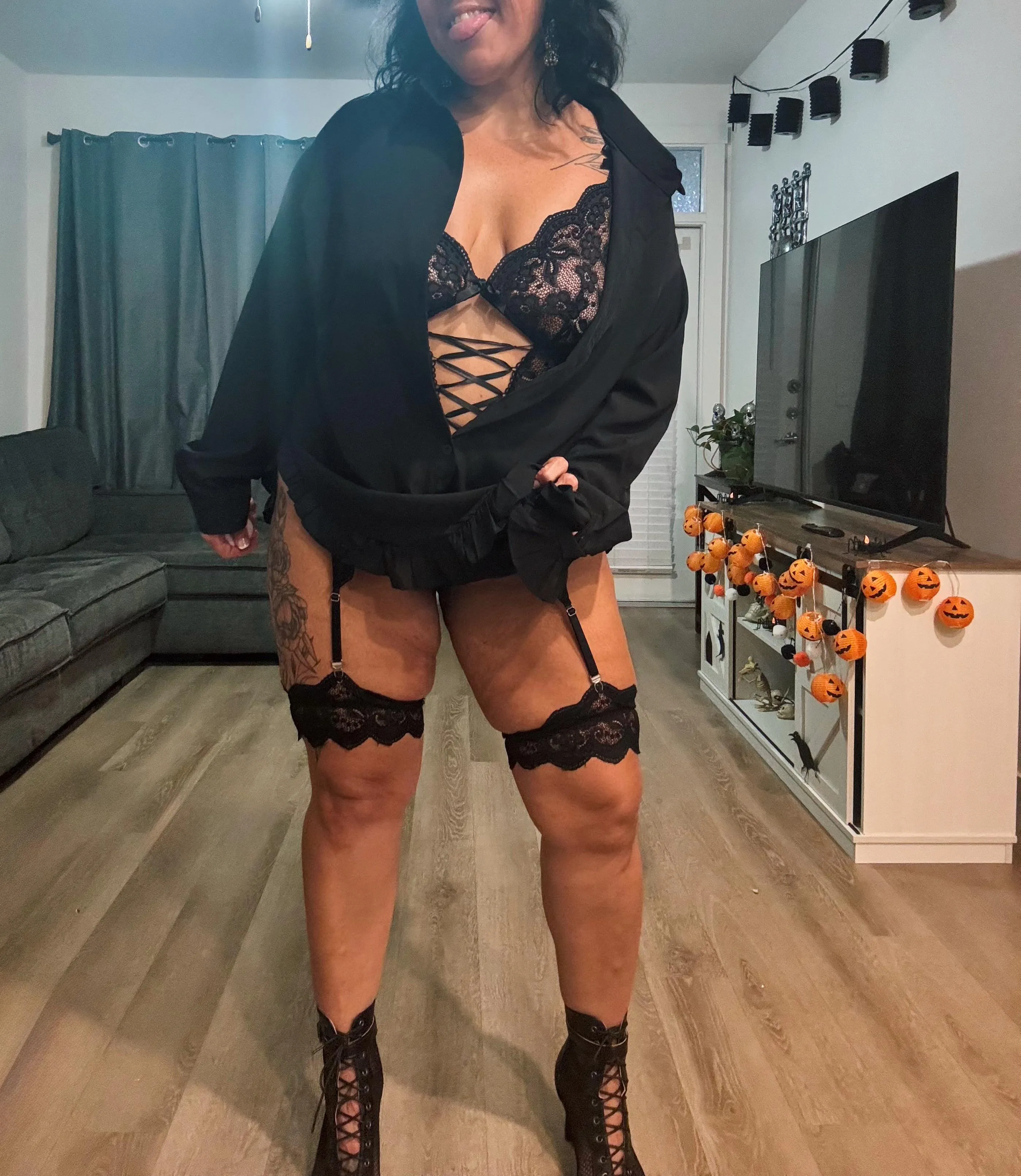 💋 It’s Saturday night and I’m in the mood to make bad decisions 😈