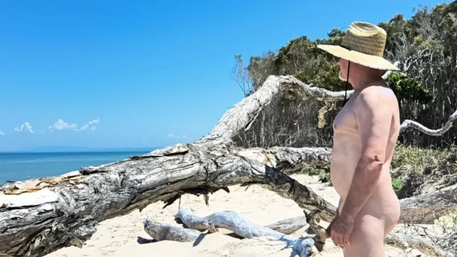 It'Spring, and the weather is perfect. Time to work on that winter white 🌞