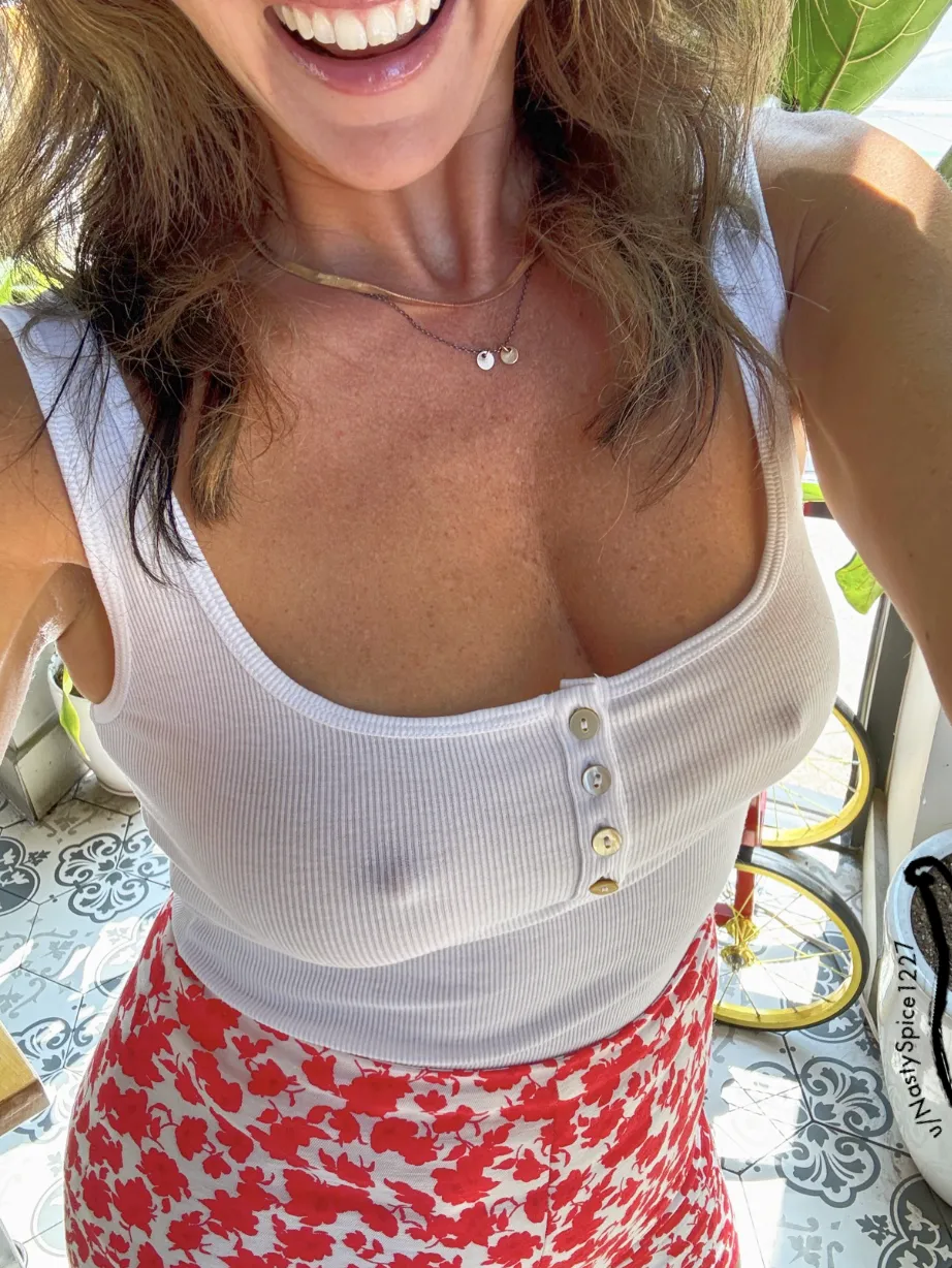 Now that the work week is over, do you want to take Ms. Naomi out for a date? (f45)