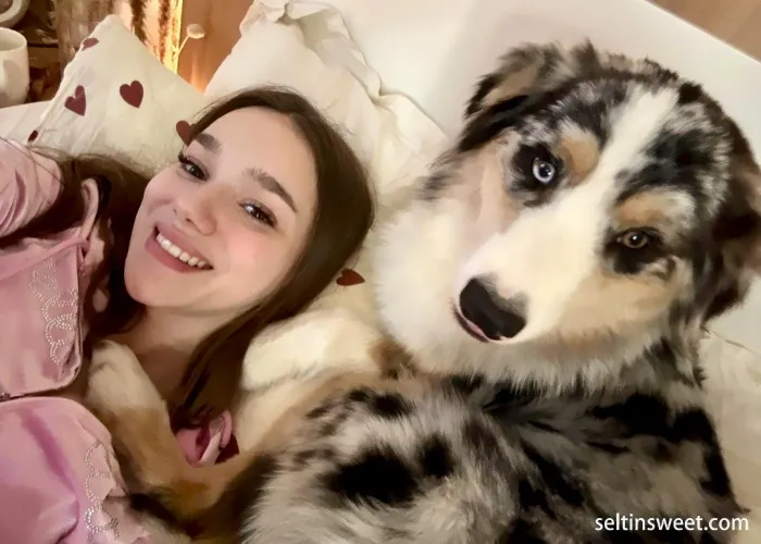 🆕 Real life Selti Pic, with her cute Aussie Sheppard Dog 🇦🇺🐶 that now got Big! 😍😲