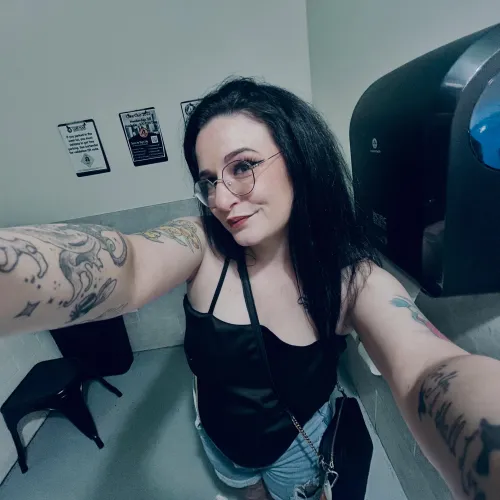 Send me a selfie and I'll tell you if I'd smash or pass.