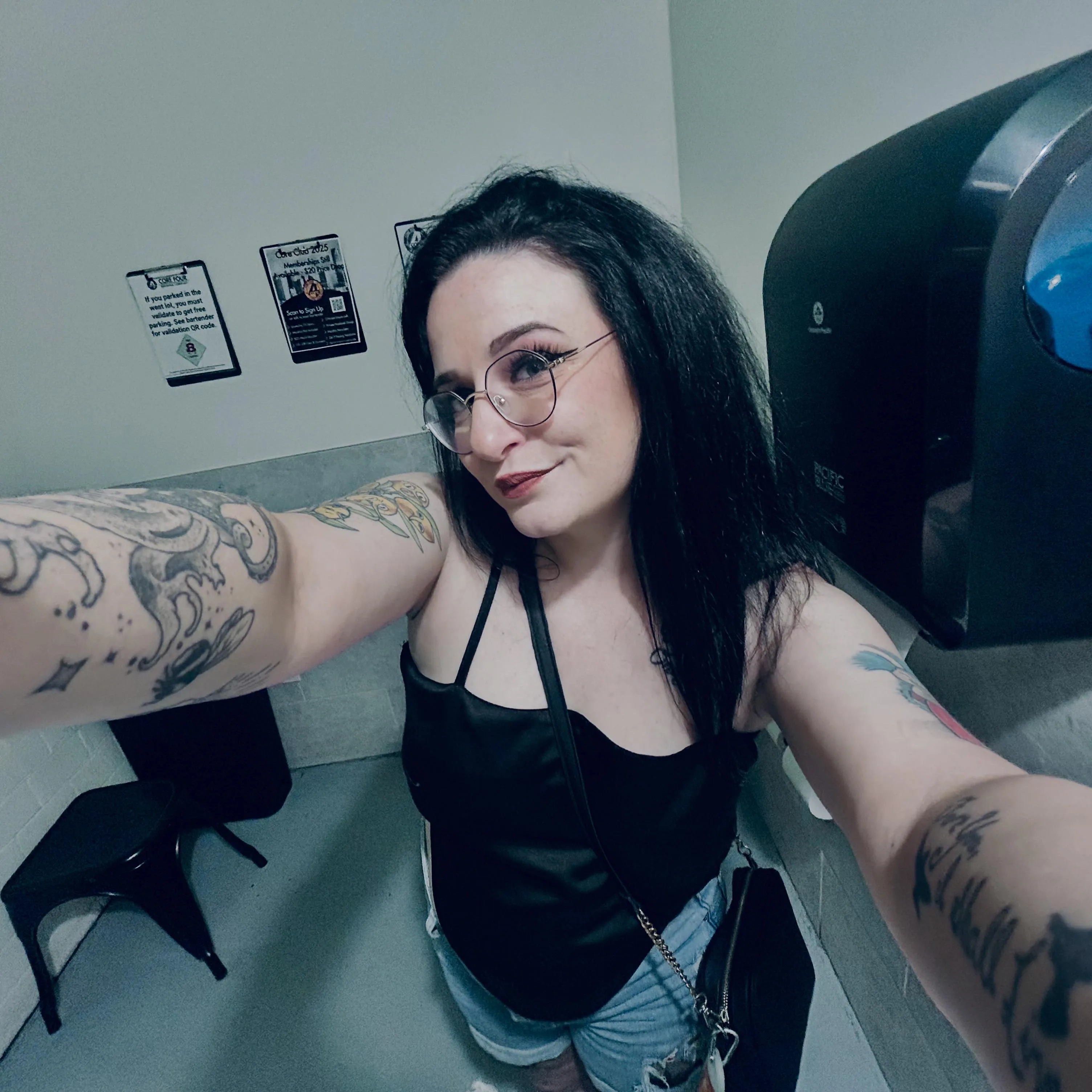 Send me a selfie and I'll tell you if I'd smash or pass.