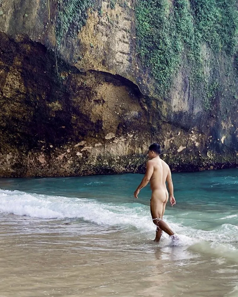The best way to enjoy the beach… Naked