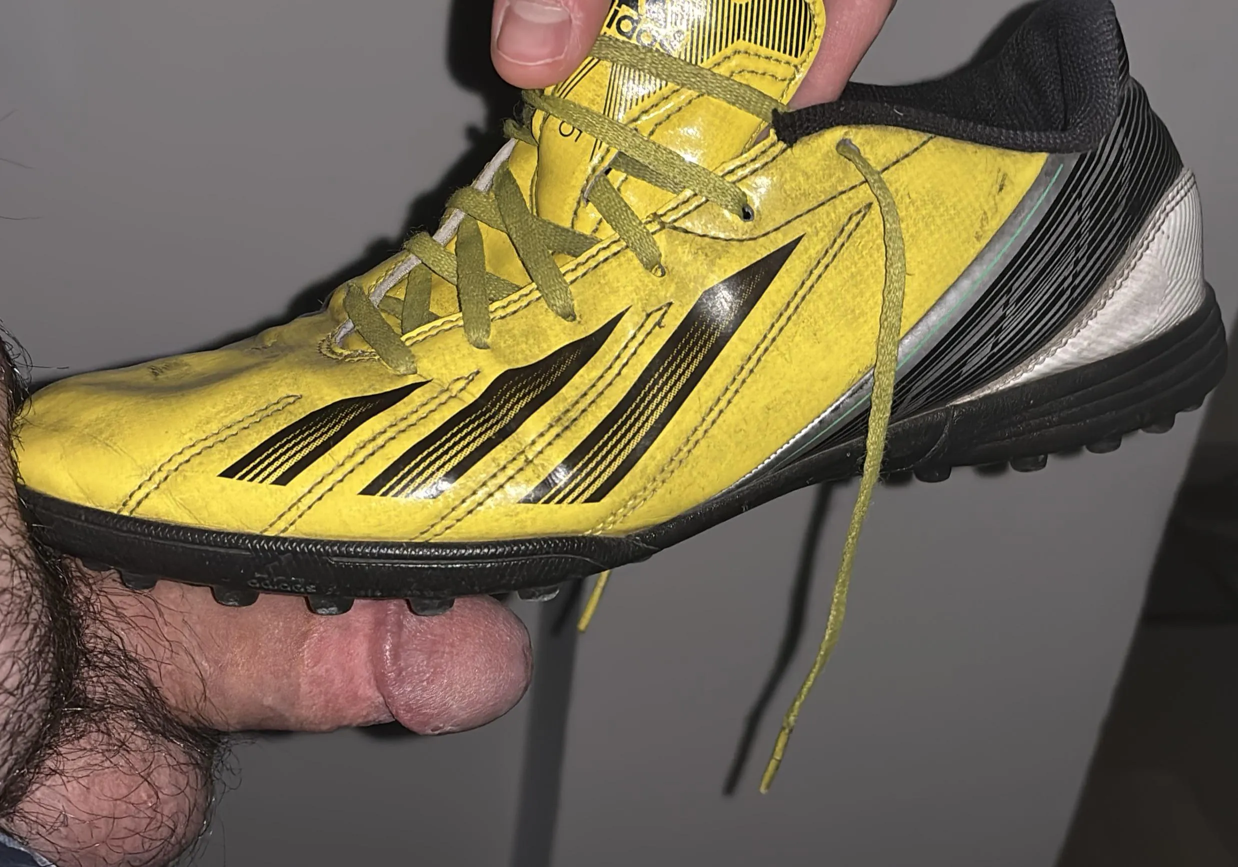 Looking for men give me hard shoejobs and make fun of my dick