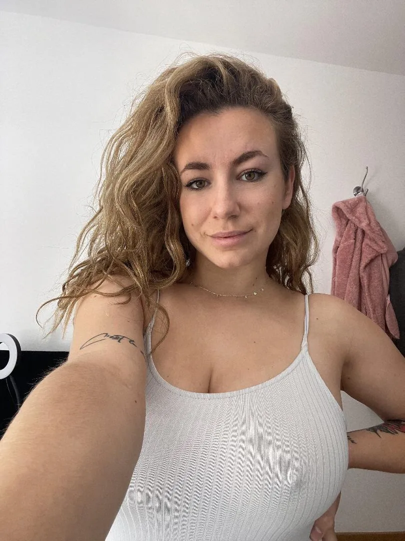 A braless Thursday..