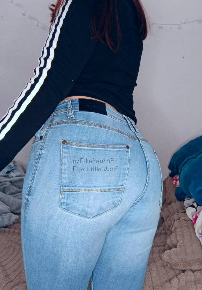 Feeling every thud as your hand meets my jeans and I love it