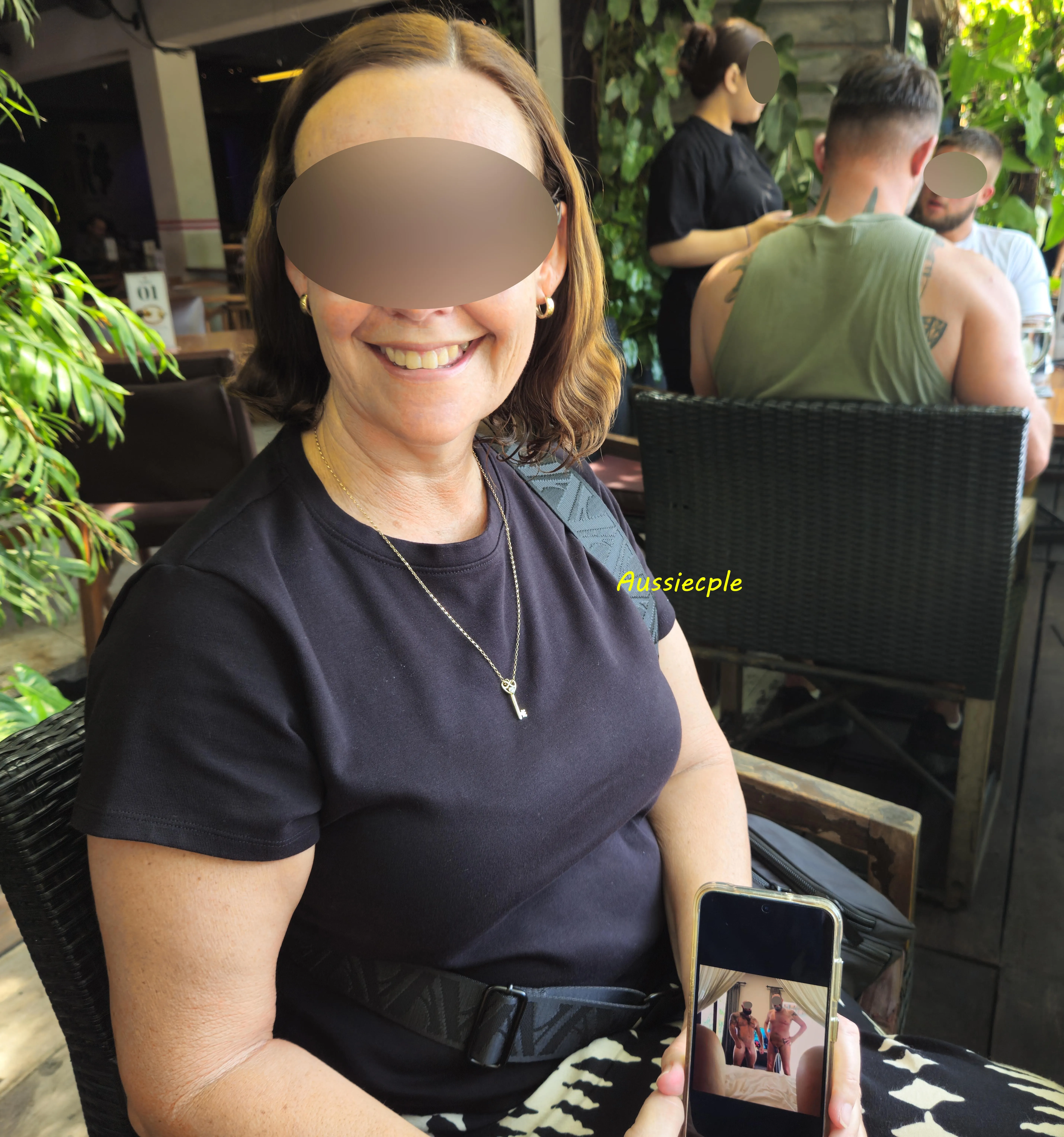 Are we the kinky couple sitting beside you at the restaurant 🗝️🍆🥒😍