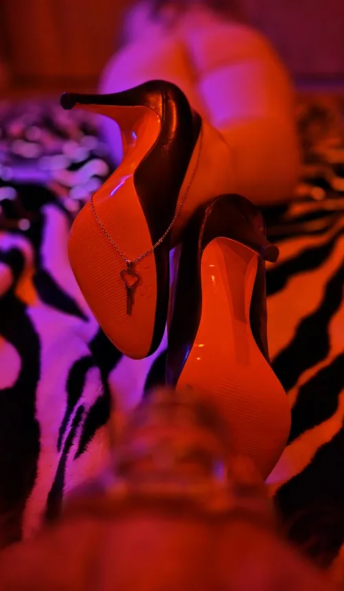 Benevolent Mistress allowed me to share her for Locktober