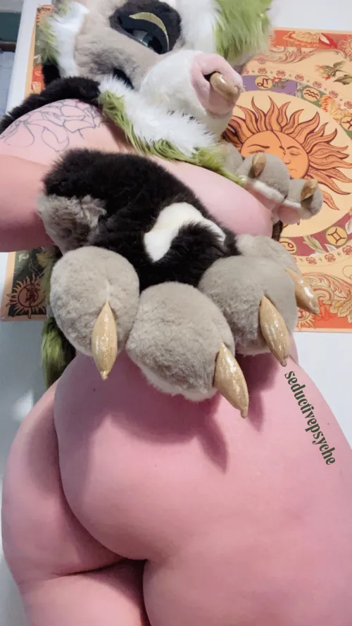 Caught being bad… again 🙊👄 (seductivepsyche)