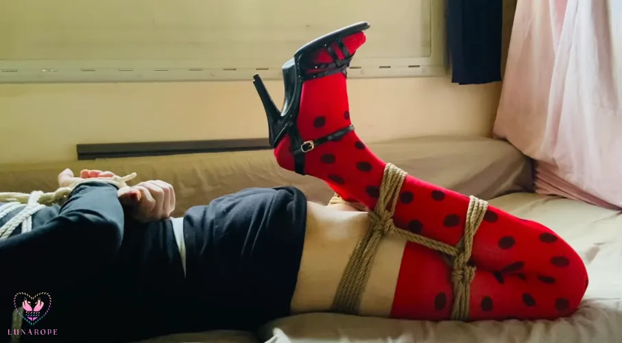 Frogtie <3 ( SelfBondage )