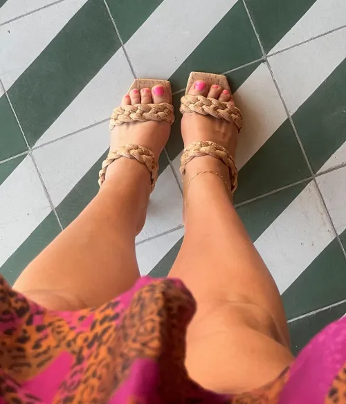 Girls night out. Anklet and no panties.