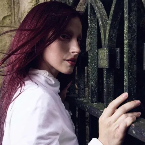 new look, she looks stunning!😮‍💨