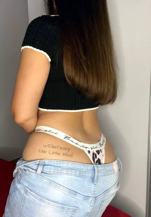 Sliding my low-rise jeans so you spot my whaletail at the top