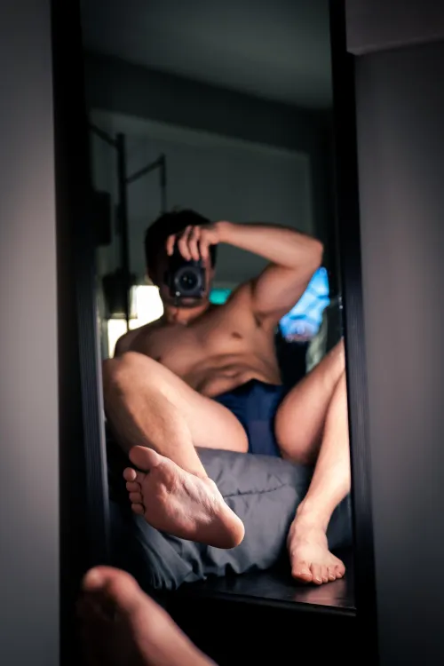 Who's ready to worship my feet?