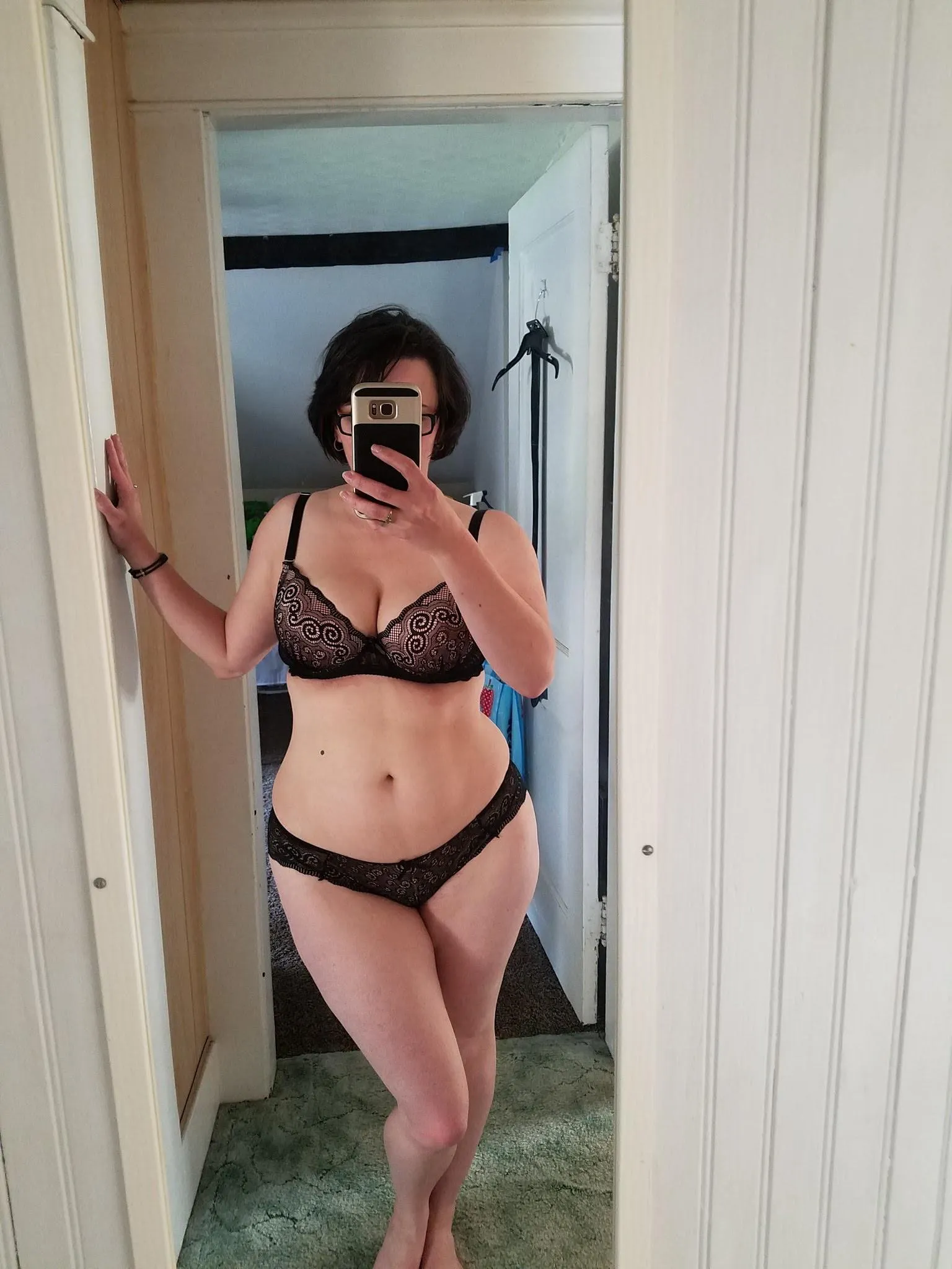 39 [F4M] Wesley Chapel Cheating Missouri housewife looking to make my trip worth it. Don't be vanilla have a husband for that.