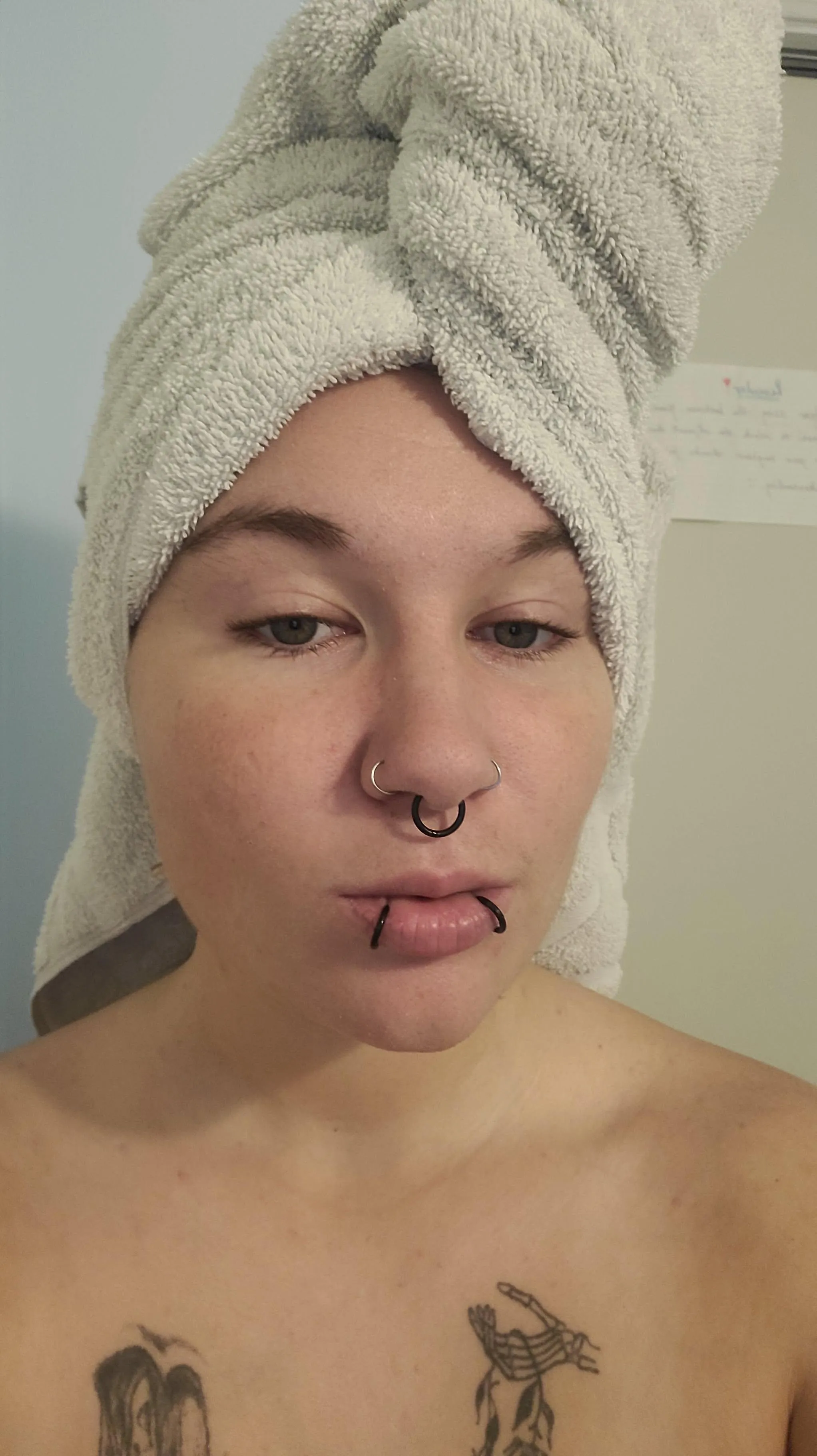 A cute selfie right out of the shower