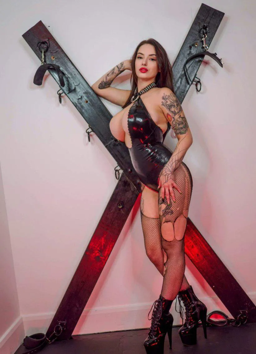 A look from me is all it takes 🖤