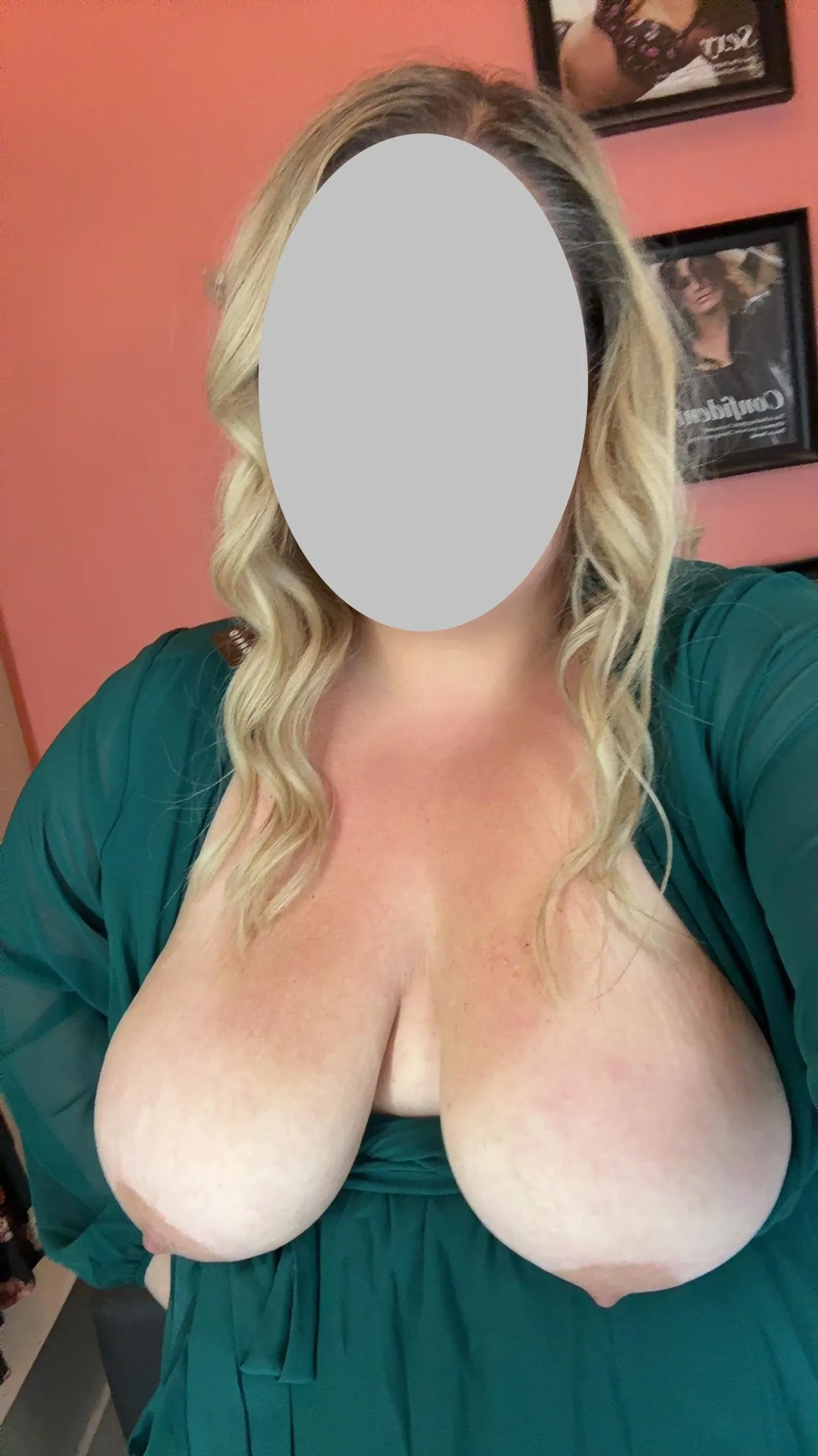 Dressing room fun 😏