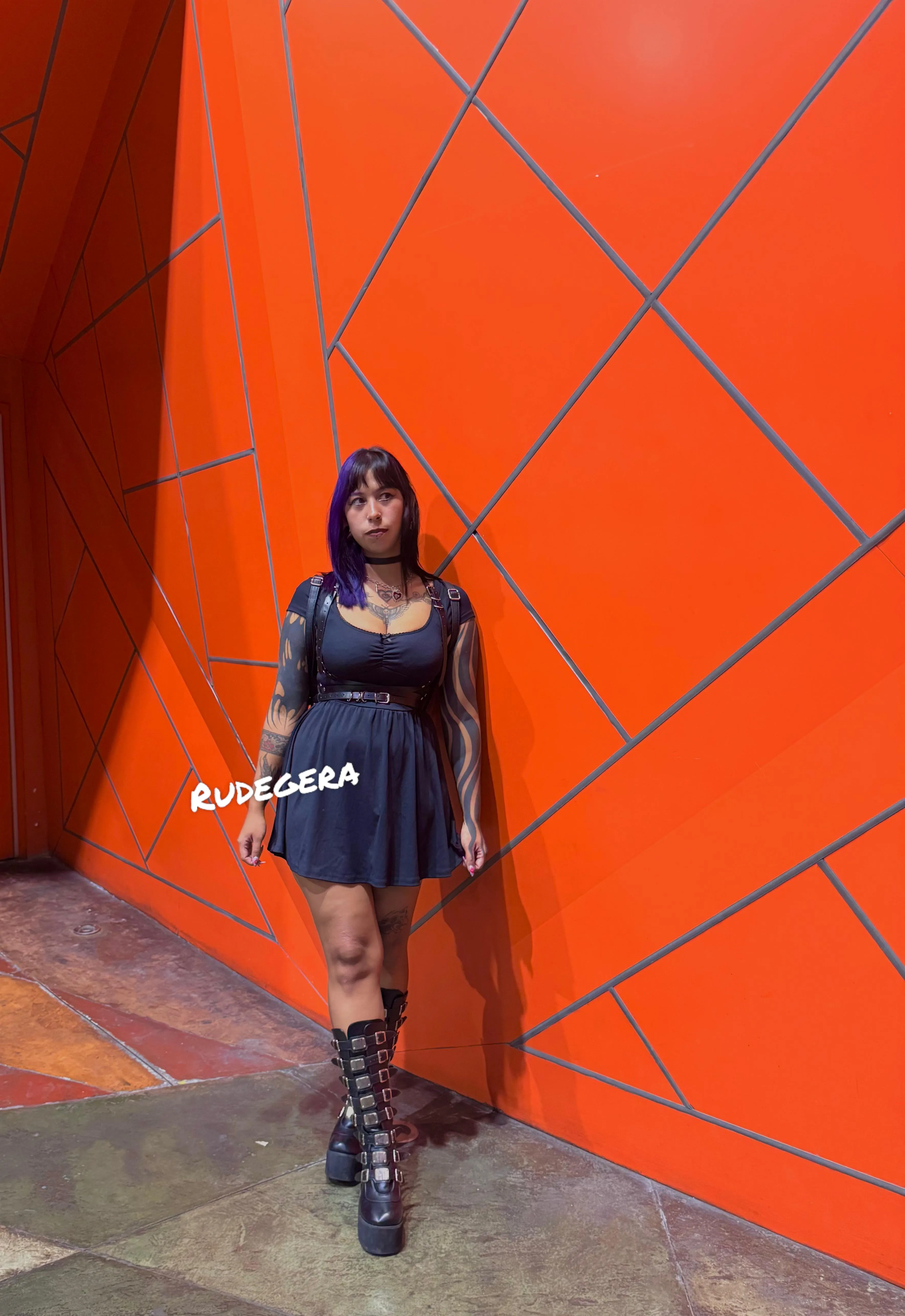 I love wearing my boots plataform in public