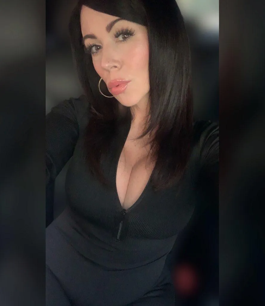 Look into my eyes... feel yourself sinking. Now watch your balance drain into mine.. over and over again. You can't stop. You don't want to stop. You're mine 🫦