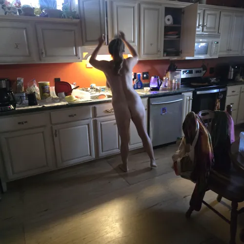 This wife enjoys her 40's and starting her week showing off on reddit