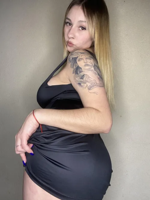 When I wear black it's a major vibe