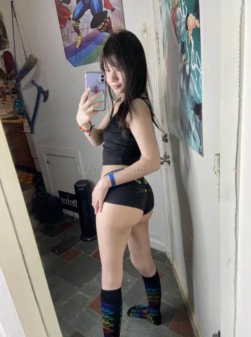 Messy bangs of a irl cake girl