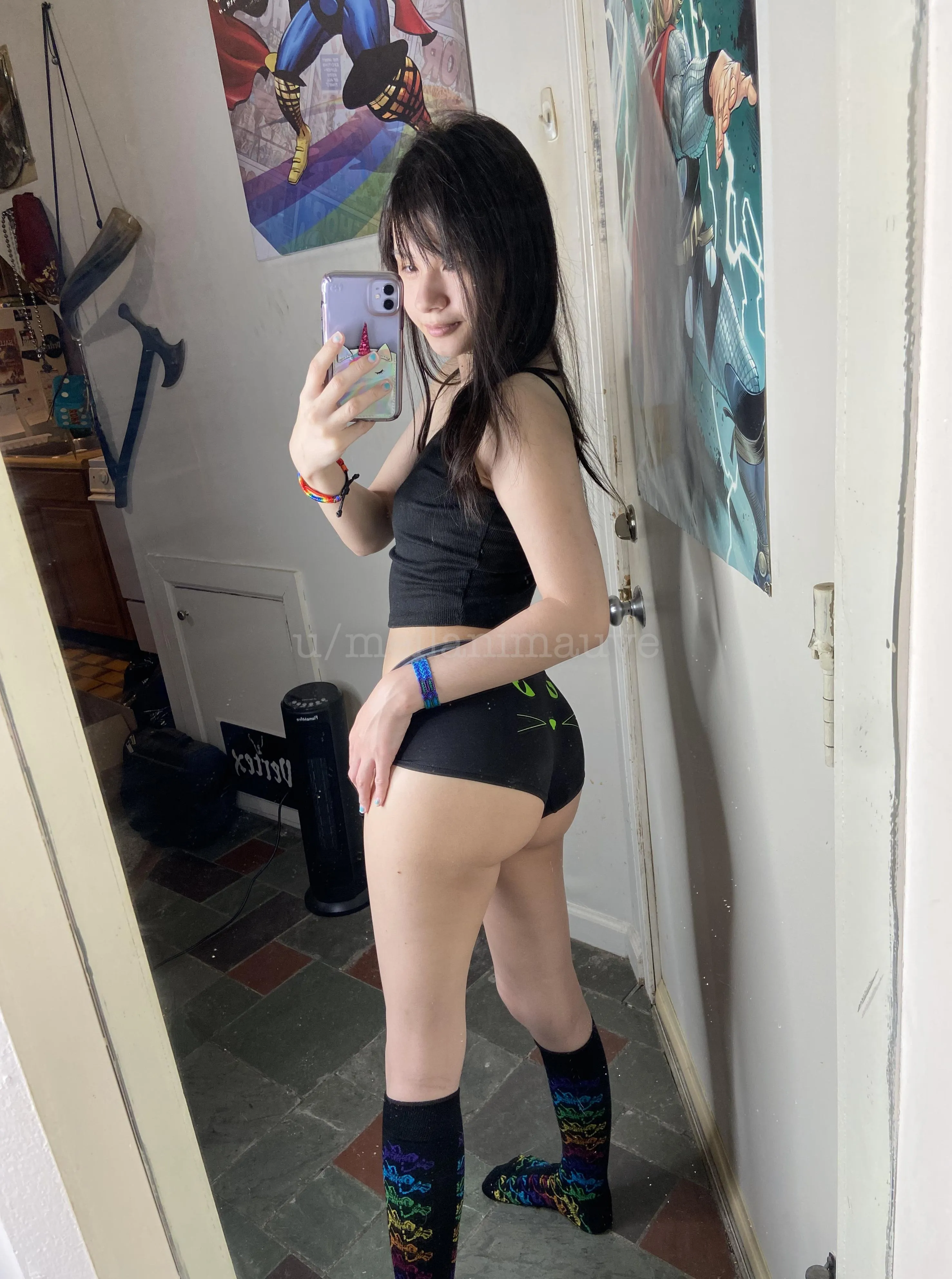 Messy bangs of a irl cake girl