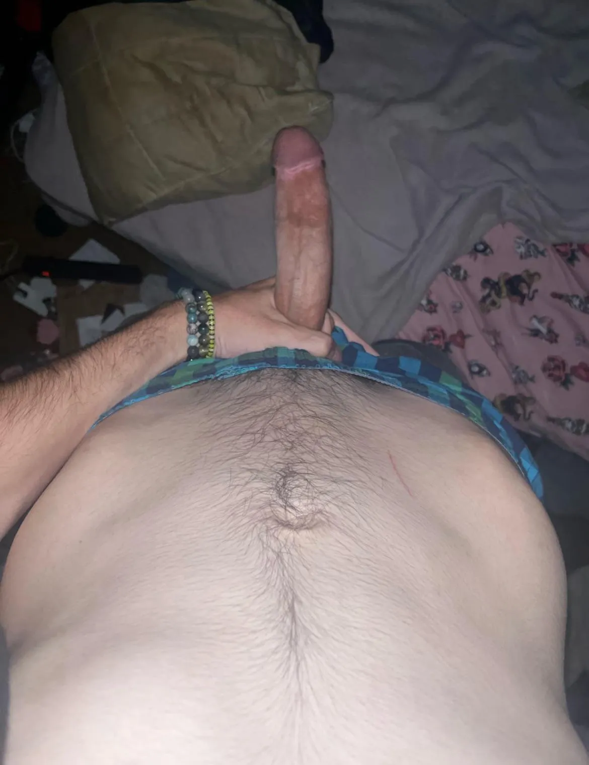 18, down for anything, want to explore mine and other ppls bodies