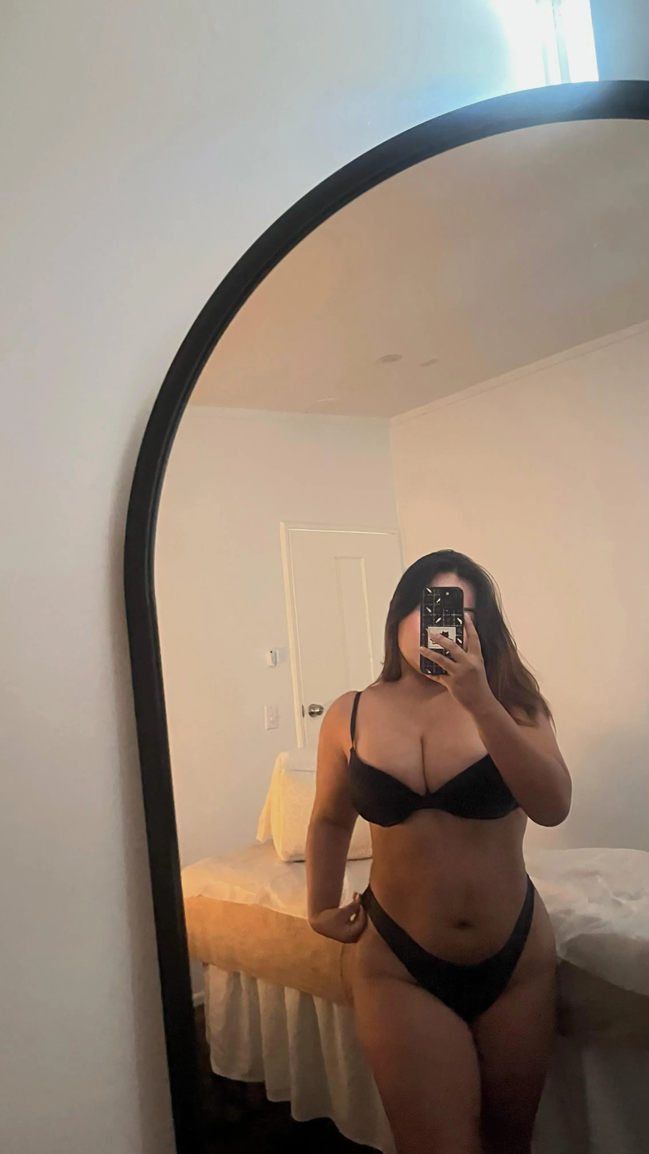 Available tomorrow and Saturday ✨ dm for booking 💋💋