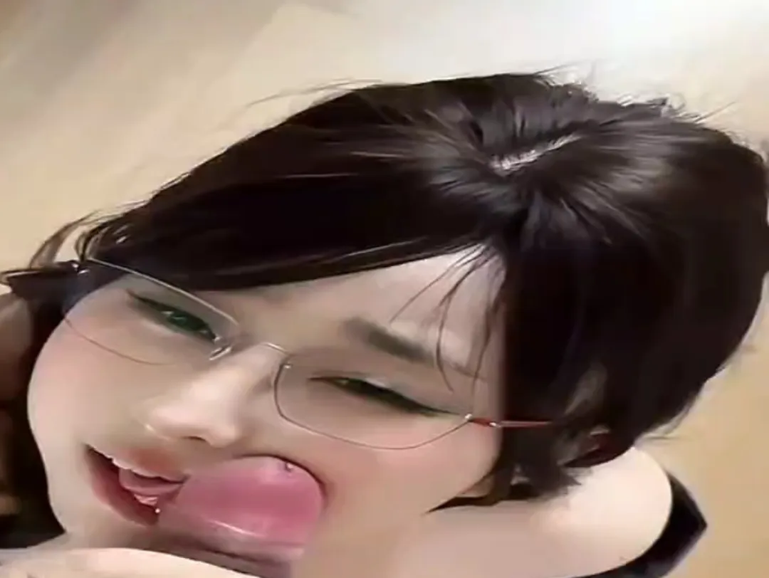 Pupu Waifu ⭐️⭐️⭐️⭐️⭐️ So she knocks on the door in kind of a business outfit and the guy opens the door and just takes out his stuff and she starts sucking. Kinda a boring setup but more than makes up for it with a great BJ...