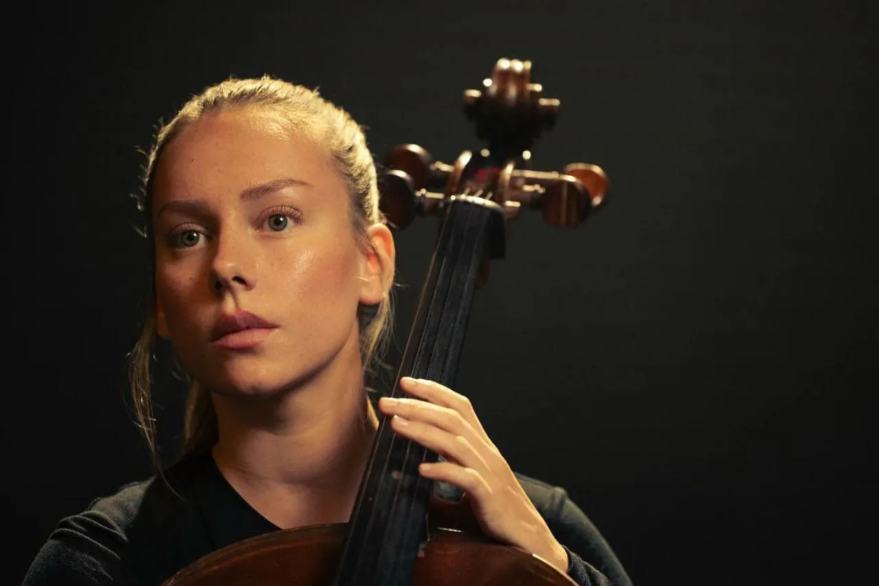 Who is going to watch new Ester movie today?