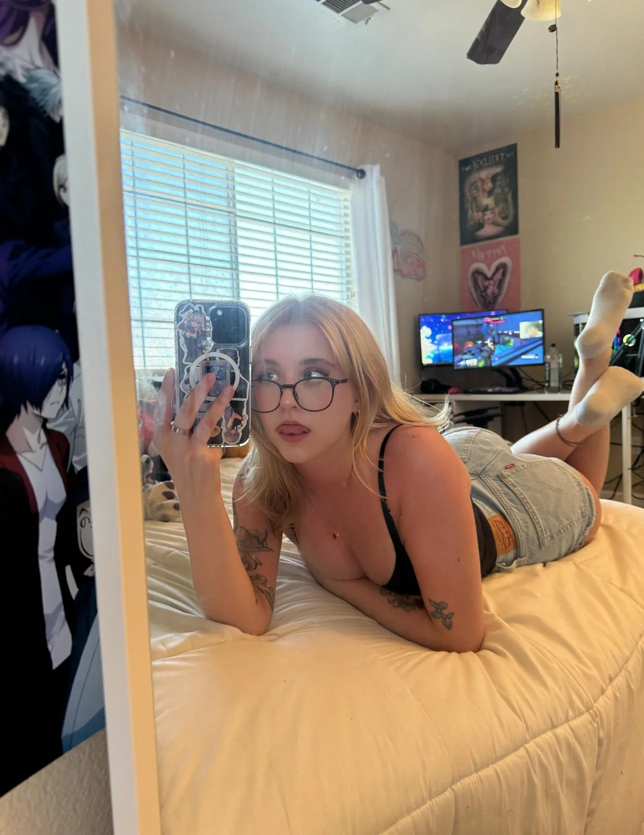 Paused the search for a quick selfie 😋