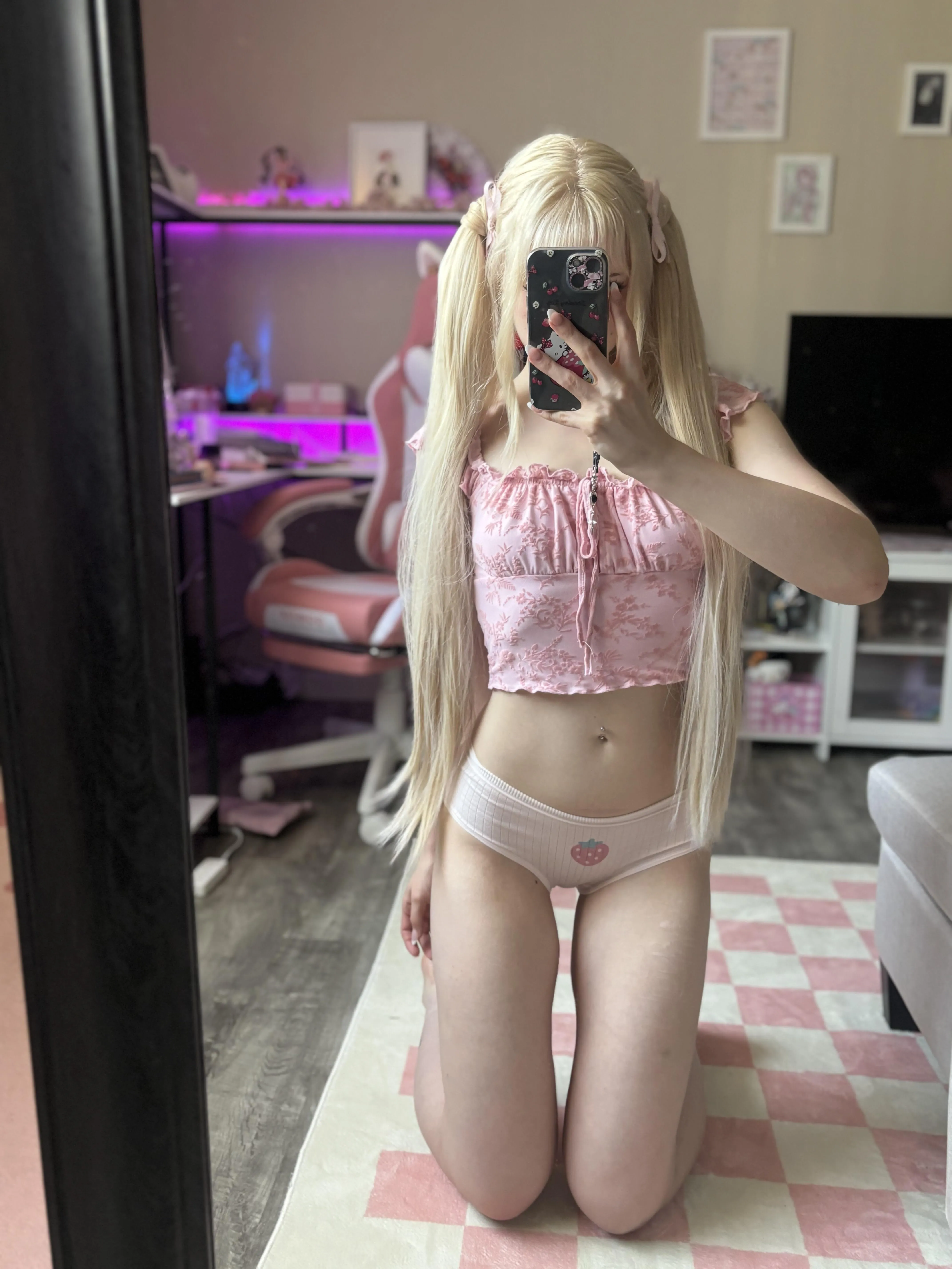 Your favorite geeky girl is back online