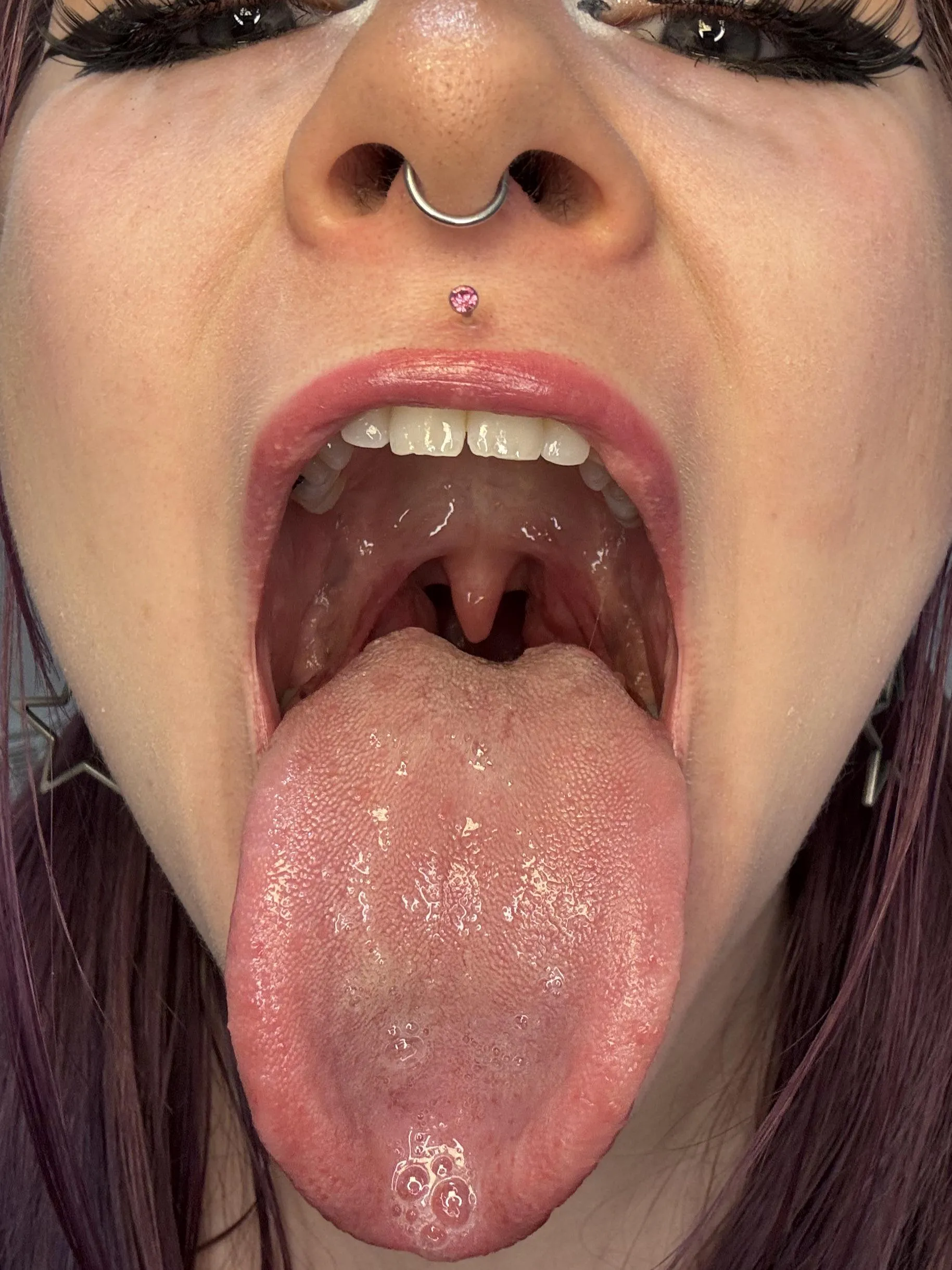 {f} Be a good tiny for your Giantess and hop inside