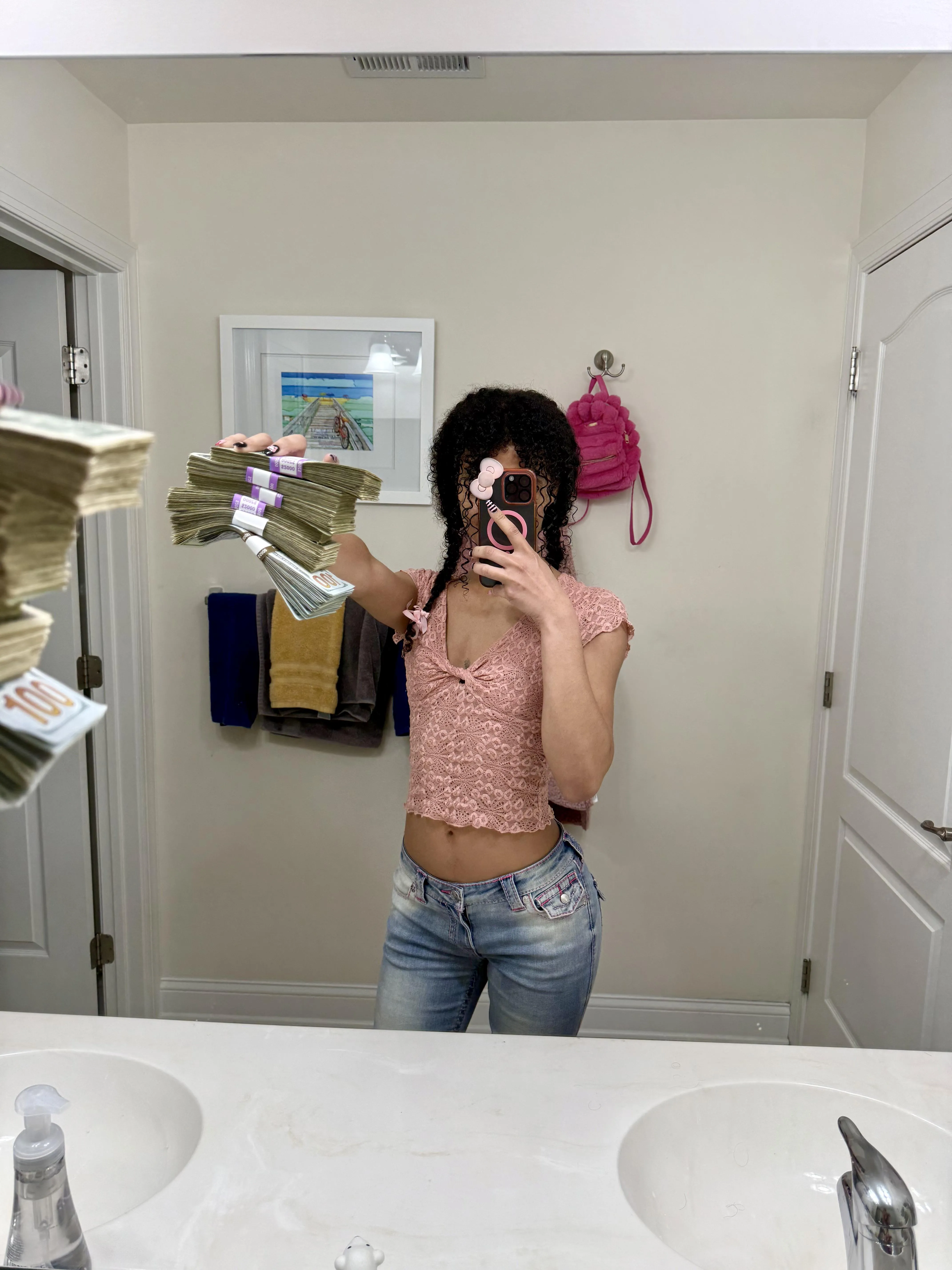 silly beta… bands are for brats 💸💕⊹ ࣪ ˖