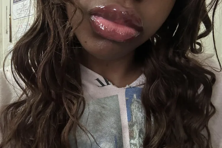 a pink lippie always eats💞