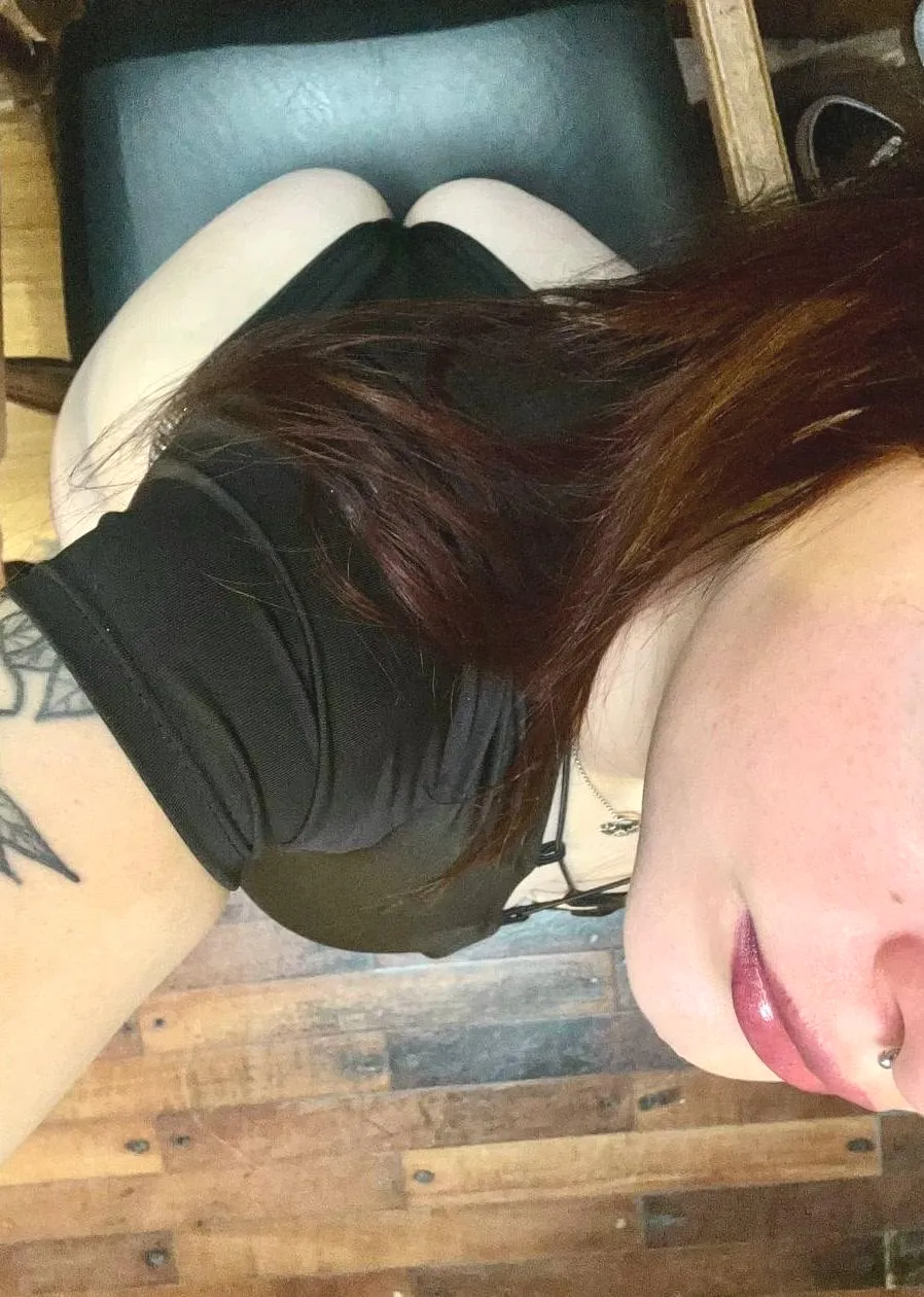 does seeing this ass makes you hard? or you have to feel it?