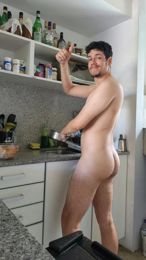 I admit I cook better when I'm naked! 👨‍🍳