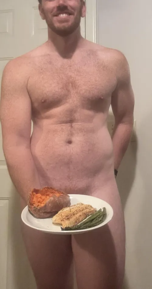 I’ll make us dinner if you’ll be my dessert 😏👅