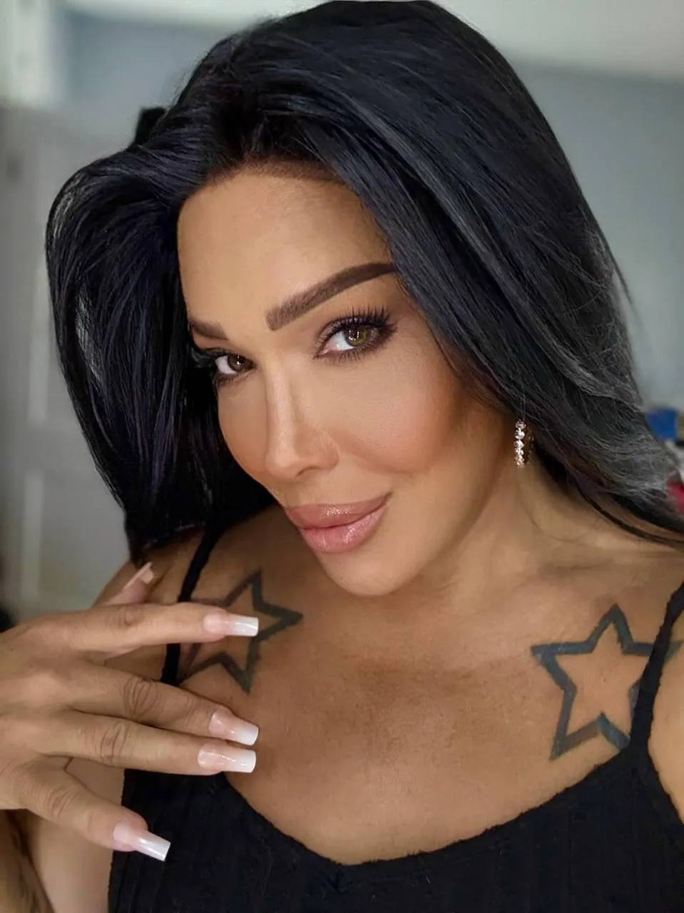 Say yes if you would accept nudes (no joke😉)